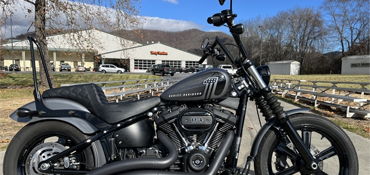 2022 HARLEY-DAVIDSON STREET BOB 114 motorcycle for rent near Asheville, NC