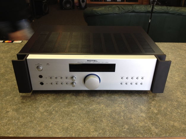 Rotel  RX-1052  Integrated with AM/FM tuner and MM phon...