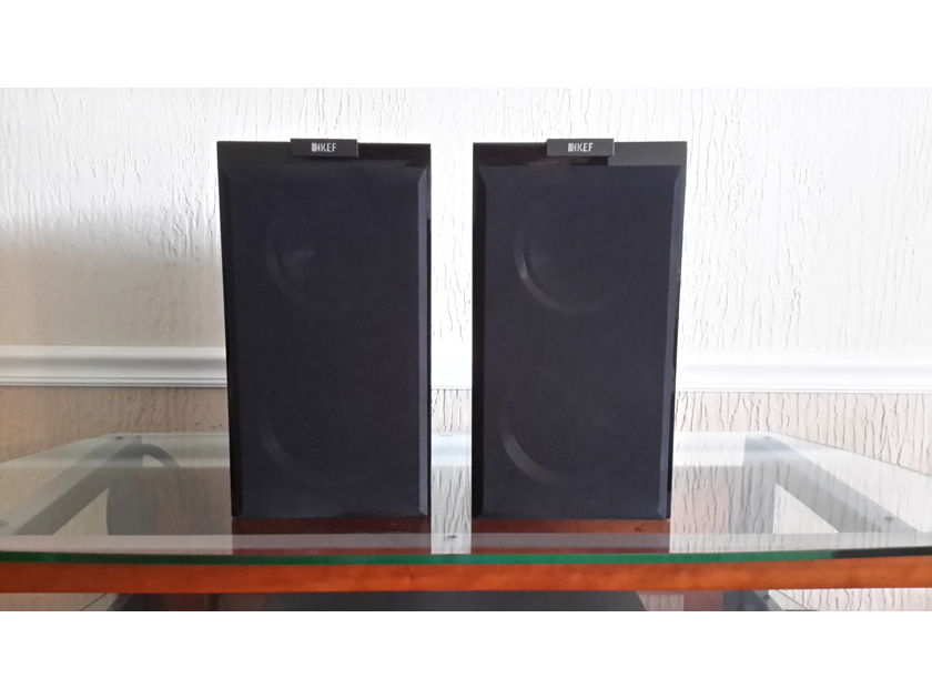 ***KEF R300 Speakers in Excellent Condition***