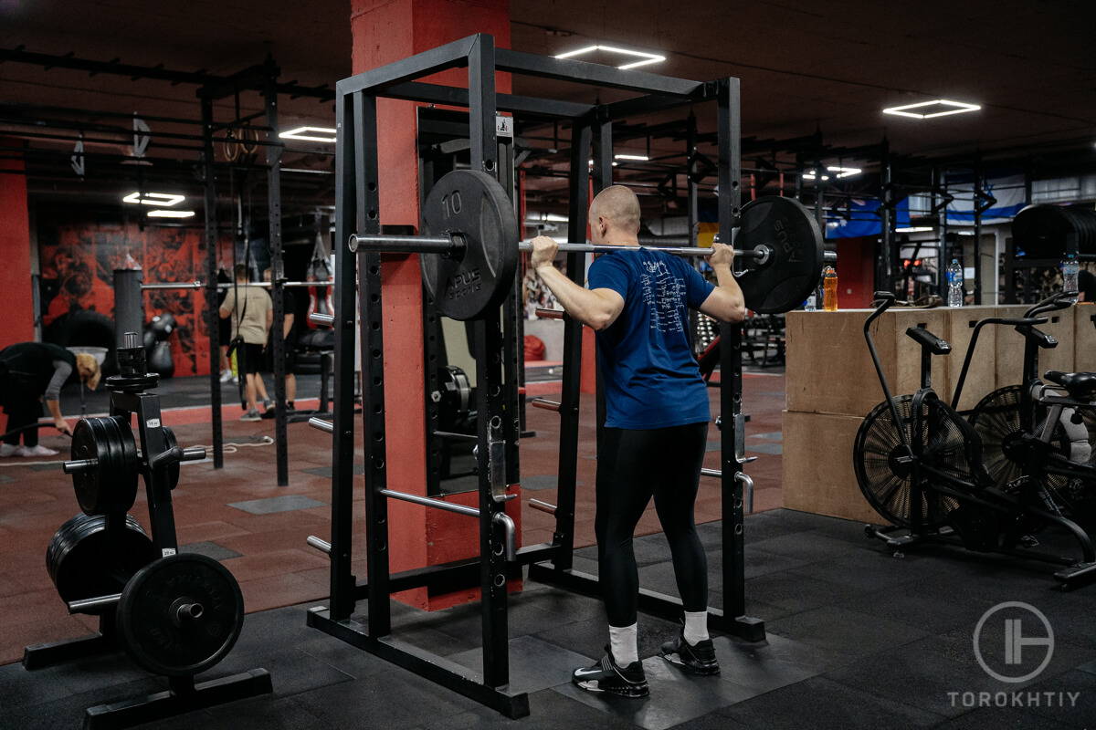 athlete lifting athlete lifting