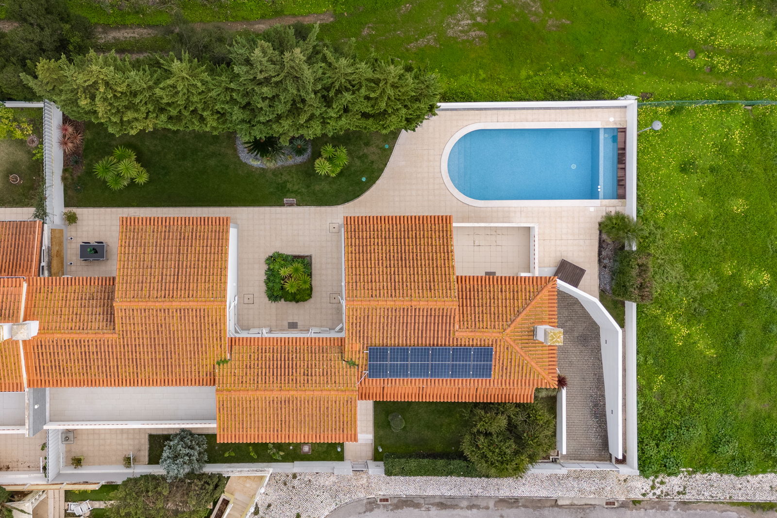 4-Bedroom Villa with Pool in Quinta do Hilário | Space, Comfort and Privacy in One of Setúbal’s Best Areas