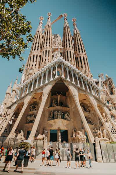 Fast Track La Sagrada Familia, La Pedrera & Park Güell Full-Day Trip - photo 1