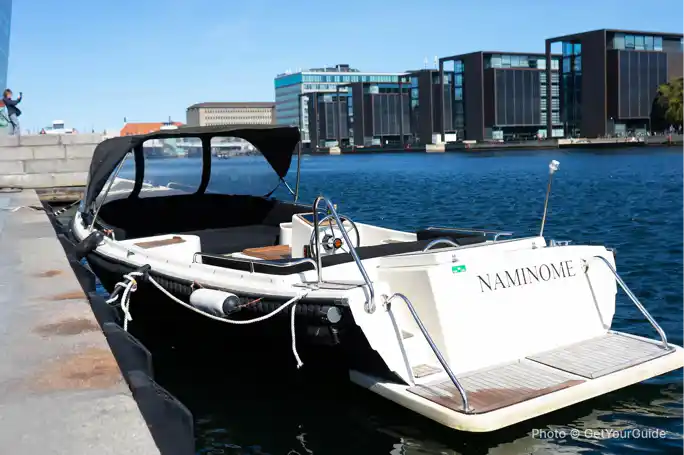 Private Guided Boat Tour with City Highlights