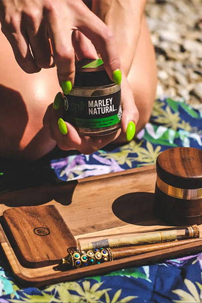 the Marley Natural way to roll a joint