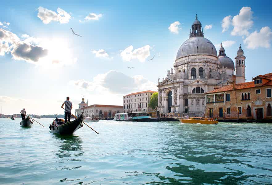 Renew Your Wedding Vows On A Venetian Gondola - photo 1