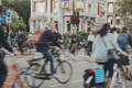 Circulation urbaine avec multiples cyclistes