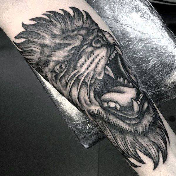 Tatouage Lion Avant Bras Rugissant