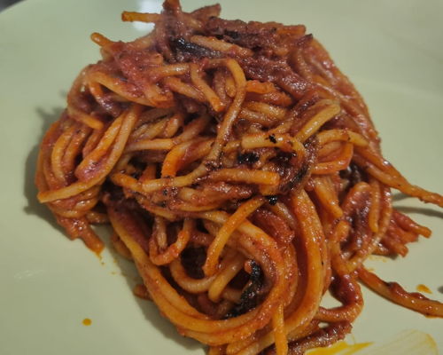 Cooking classes Bari: Pasta all'Assassina: the Bari dish that conquers all