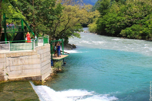 «От Гагры до озера Рица» — индивидуальная экскурсия в Абхазию на 1 день 