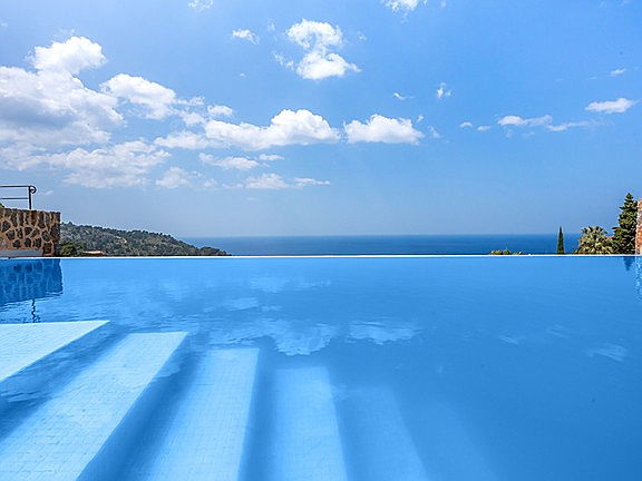  Islas Baleares
- Espectacular villa a la venta con fantásticas vistas al mar en Deià (Mallorca)