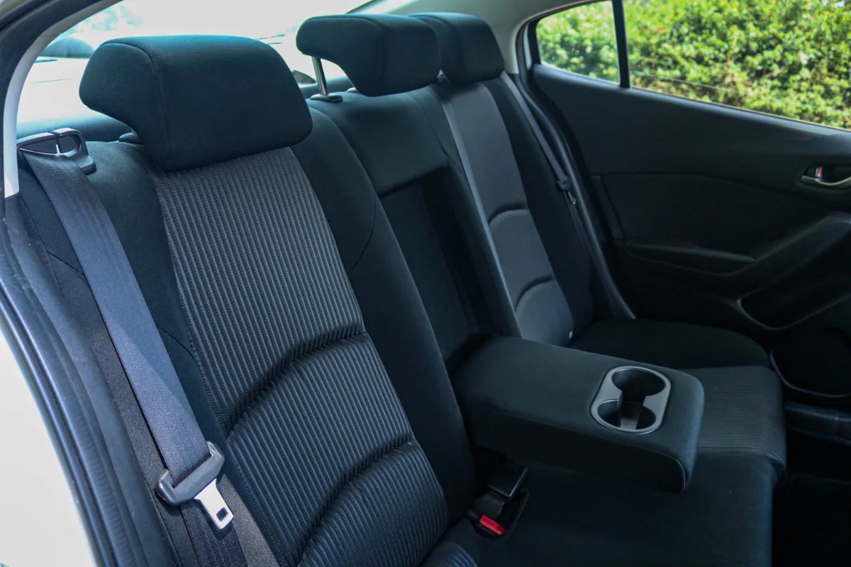 2016 Mazda Axela — Royal Max Motors — photo 10 of 14