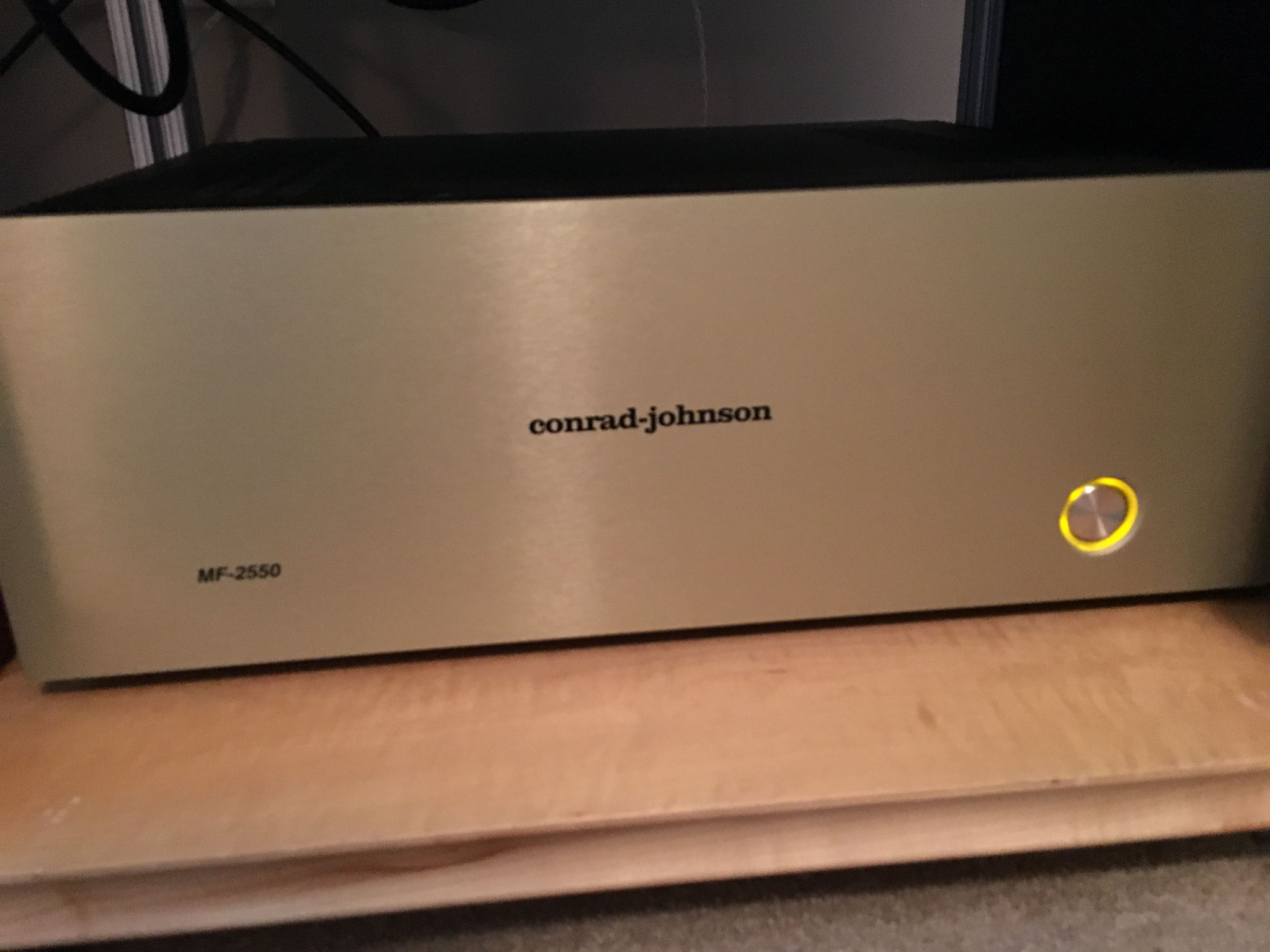 Conrad Johnson MF-2550se 250wpc solid state power amp
