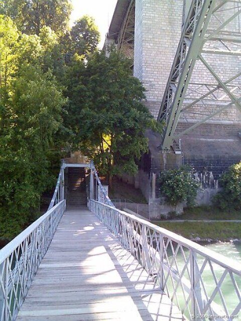 Pont sur le fleuve Aar à Berne en Suisse - 06 - juin 2006