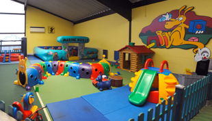 trampolino kinderspielpark kleinkinder