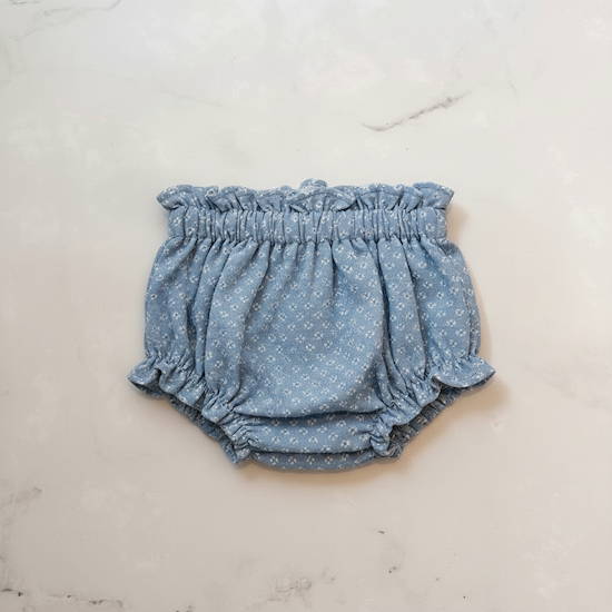 Bloomer raffiné pour bébé, en coton doux et respirant, certifié OEKO-TEX, idéal pour compléter une tenue d’enfant chic et confortable, cousu au Portugal