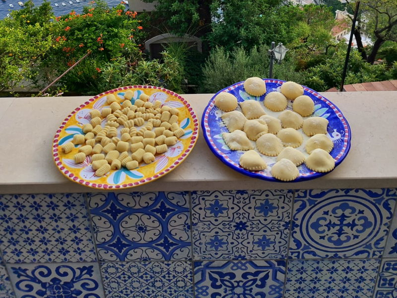 Cursos de cocina Positano: Descubre la cocina de Positano con pasta fresca y tiramisú.