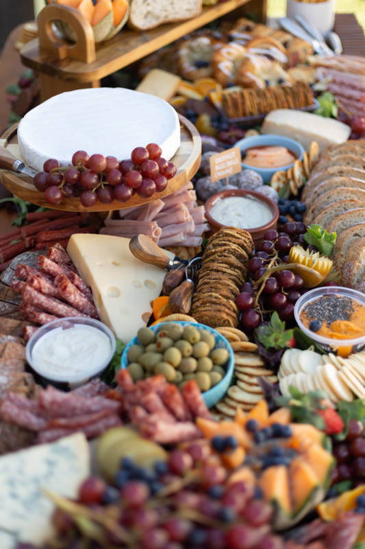 plateau charcuterie et fromages pour la brisolée valaisanne
