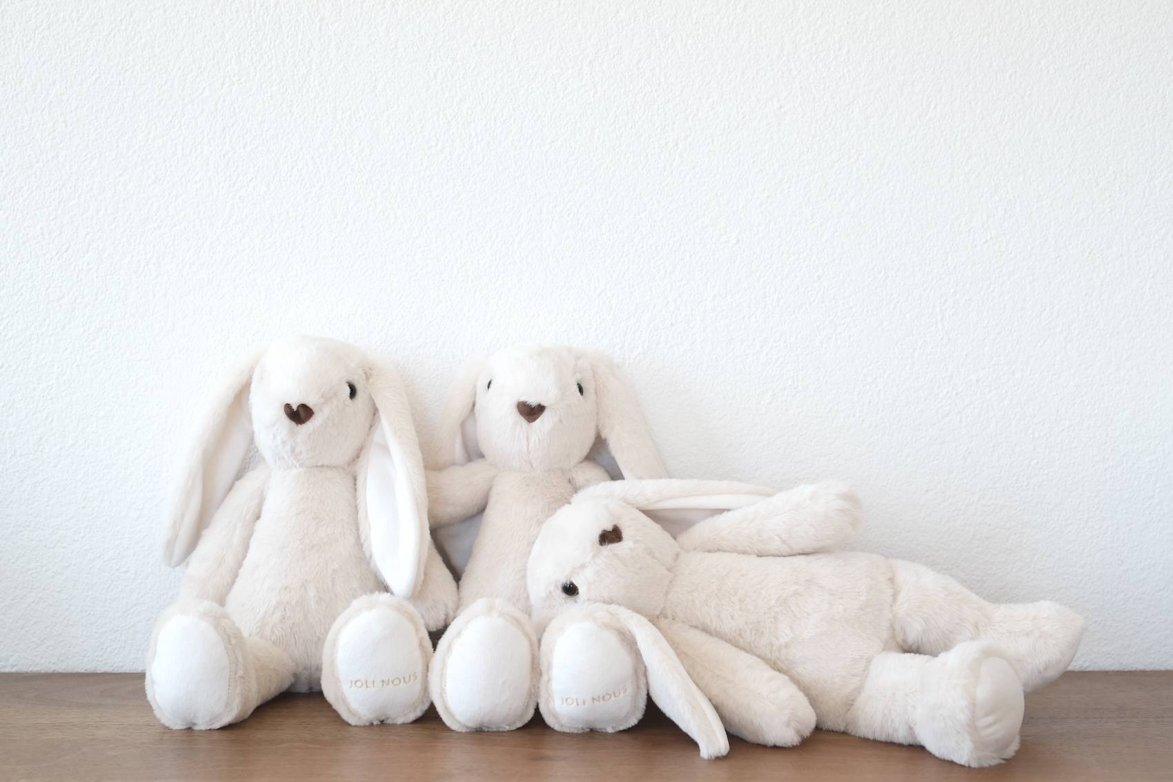 Foulard scarf bébé raffiné coeurs rouges pour bébé et enfant, en coton doux et bambou et respirant, certifié OEKO-TEX, idéal pour compléter une tenue d’enfant chic et confortable