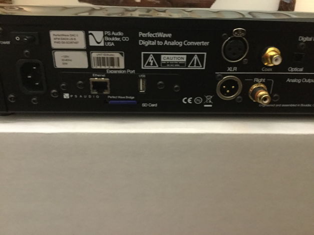 PS Audio PerfectWave DAC II With Remote.