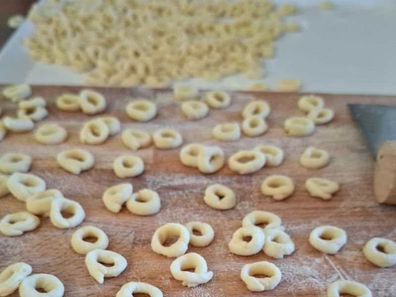 Cursos de cocina Acireale: Sicilia en la cocina: manos en la masa entre Anelletti y Tortelli