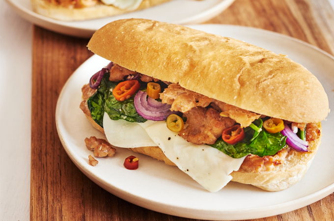 Sandwichs aux saucisses et aux épinards gratinés