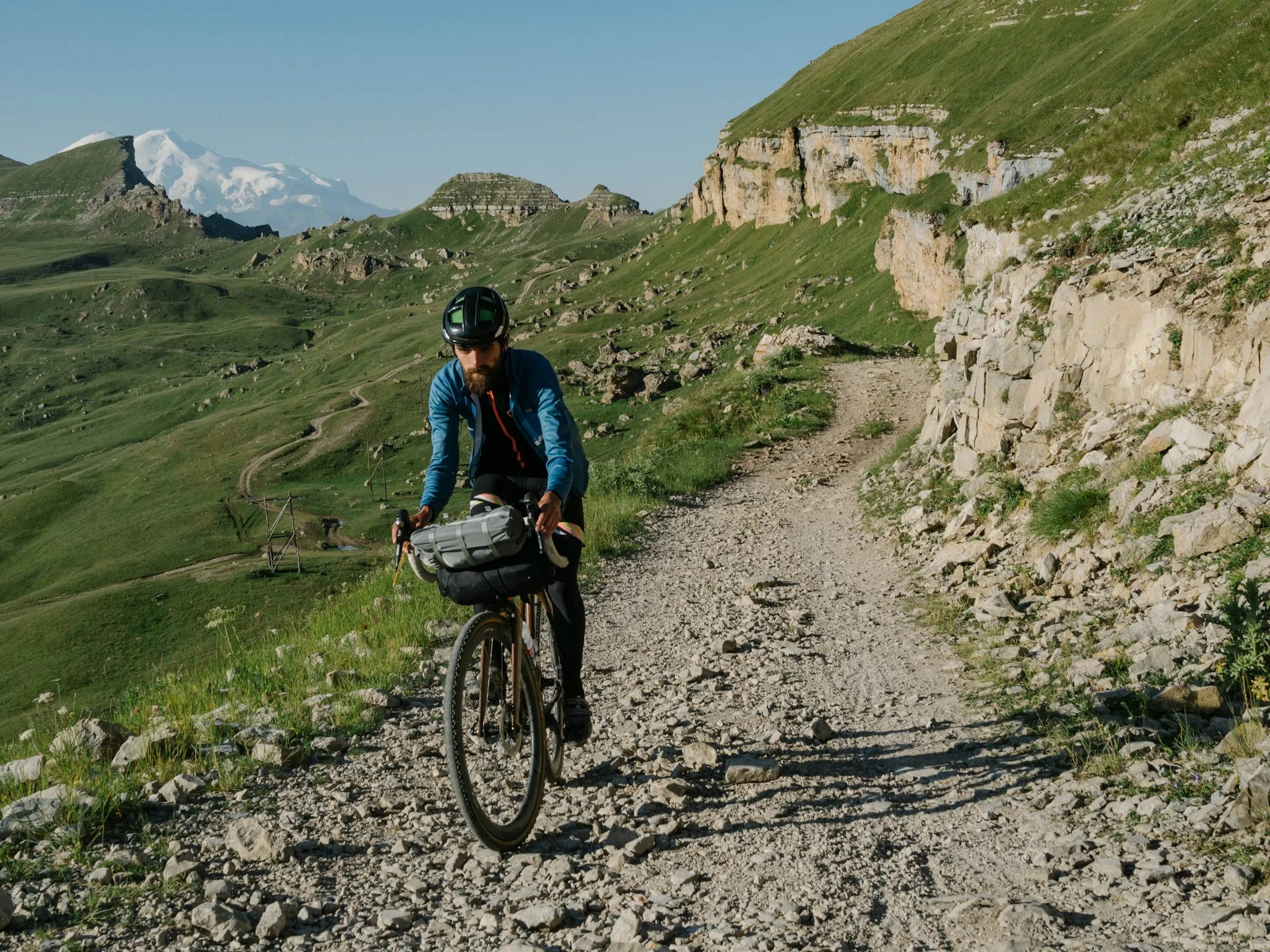 What is a gravel bike? Understanding this versatile model | Upway