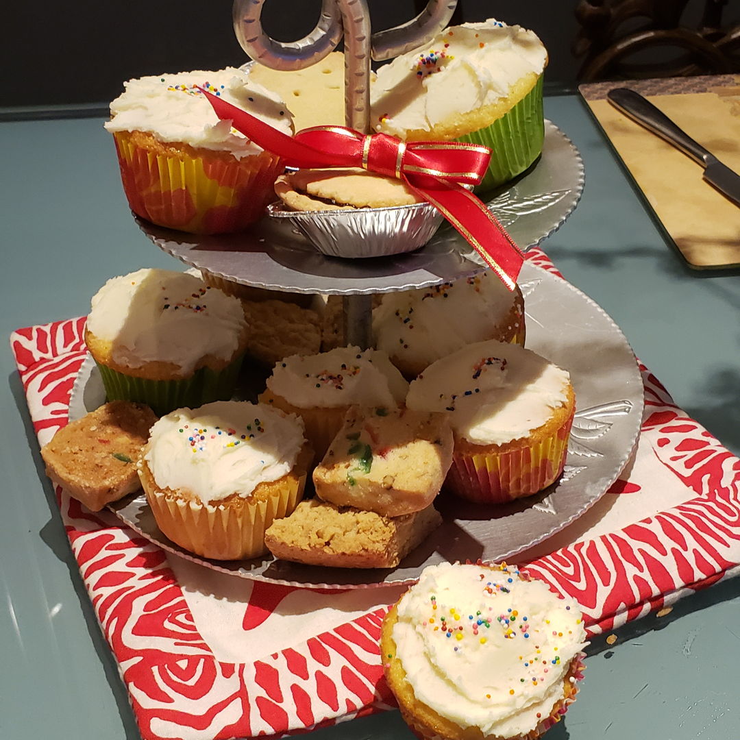 Christmas kueh

Made 
Scottish shortbread
Floentines
Xmas buttercream 🧁 cupcakes
Blondie cookies...
