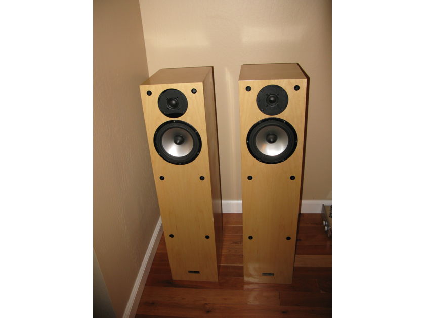Joseph Audio  RM22 XL, maple, new, but blemished very good price.