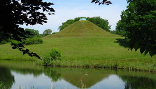 park schloss branitz see und erd pyramide