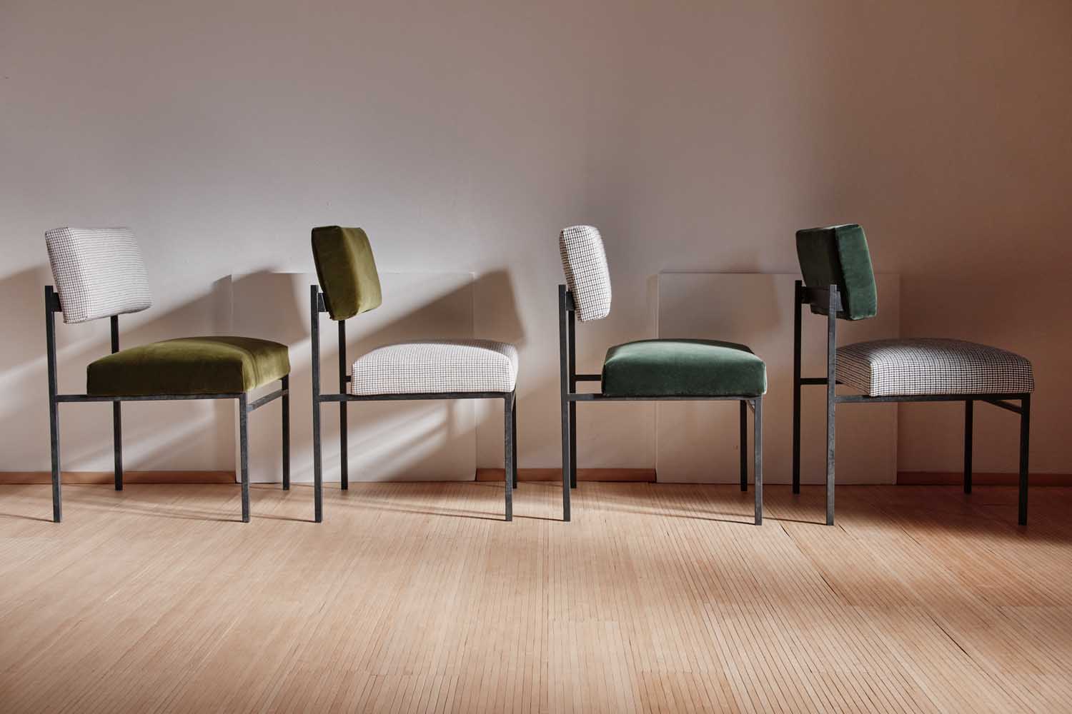 green natural dining chairs, where to buy sustainable dining chairs, square eco friendly chairs, natural cotton velvet chairs, nachhaltige samt stühle