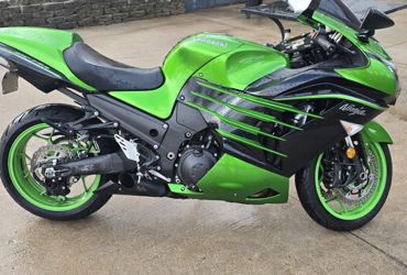2015 KAWASAKI NINJA ZX-14R ABS motorcycle for rent near Basehor, KS