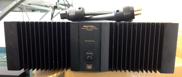 Rotel RB-991  RCA/XLR Stereo Amplifier 200 w@ 8 ohm/ 30...
