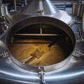Cuve de brassage Mash Tun de la distillerie Isle of Raasay sur l'île de Raasay dans les Hébrides intérieures d'Ecosse