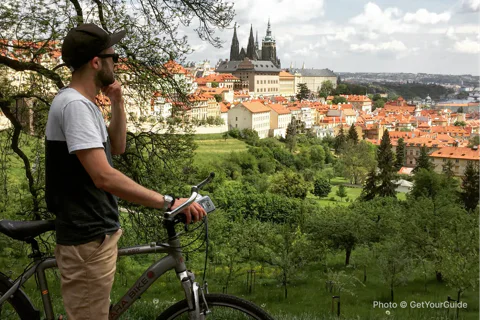 Prague: Stunning Viewpoints, Castle, City & Park E-Bike Tour