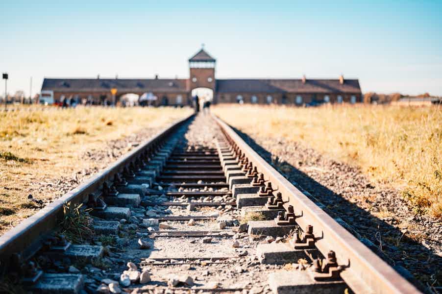 Krakow: Auschwitz Guided Tour with Pickup - photo 2