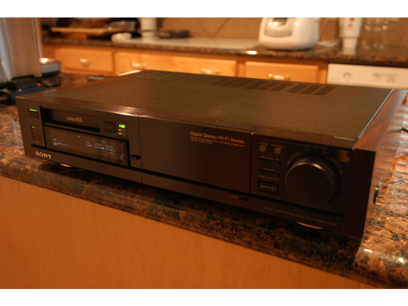 Sony EV-S3000 Hi8 Video Cassette Player / Recorder