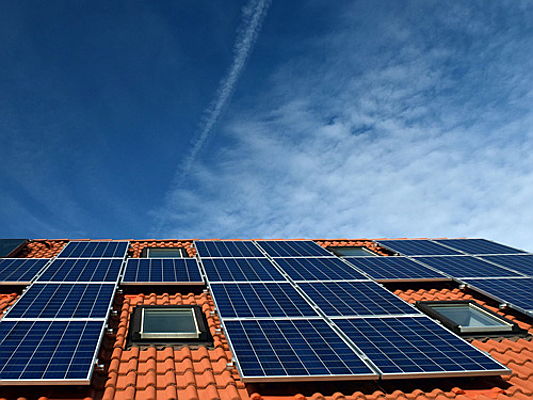  Stuttgart
- Solaranlage auf dem Dach eines Mehrfamilienhauses