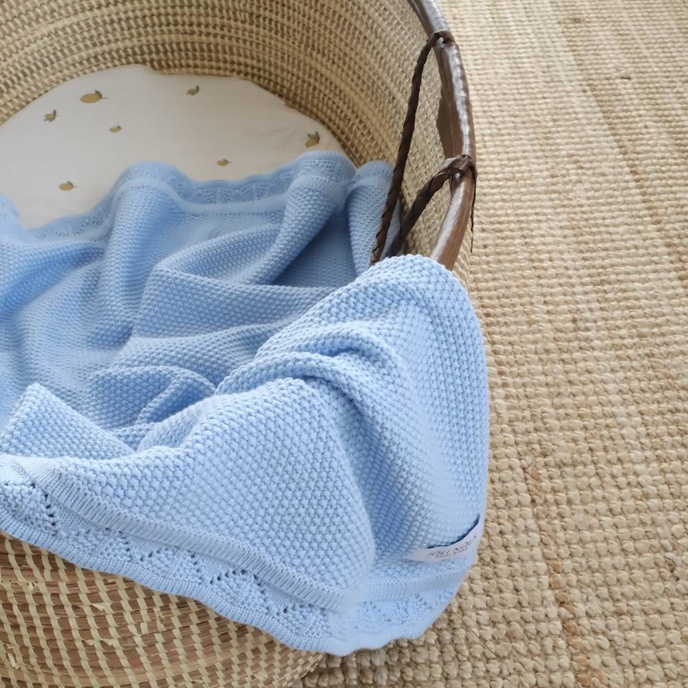 la couverture tricotée babyshower suisse enceinte grossesse maternité parentalité joli nous doux confortable douillet coton