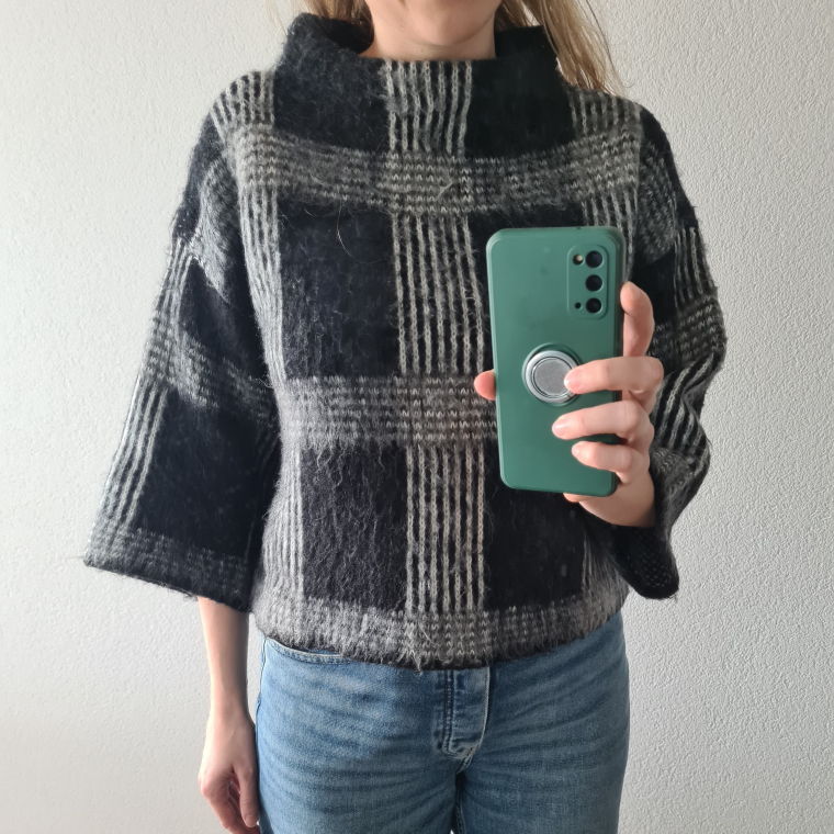 Weicher Pullover mit karriertem Muster