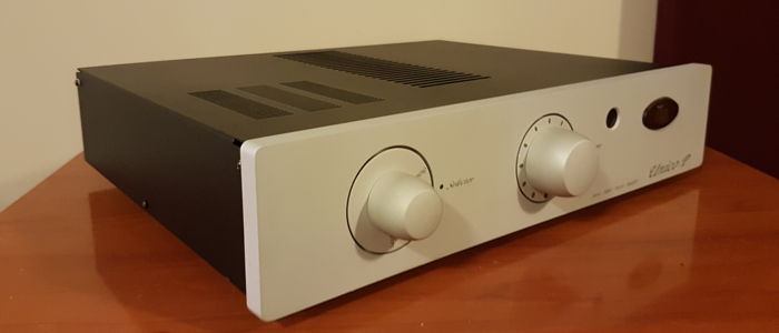 Unison Research Unico Primo Hybrid Integrated Amplifier.