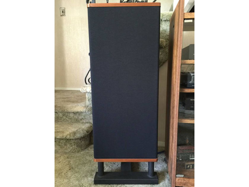 Vandersteen 2ci three-way floorstanding loudspeakers