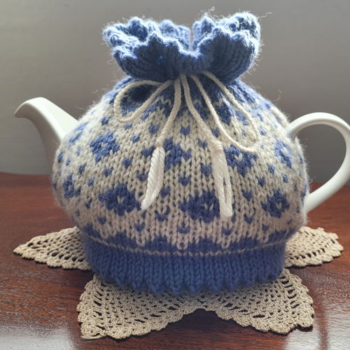 Vintage blue and white fairisle tea cosie using 8 ply