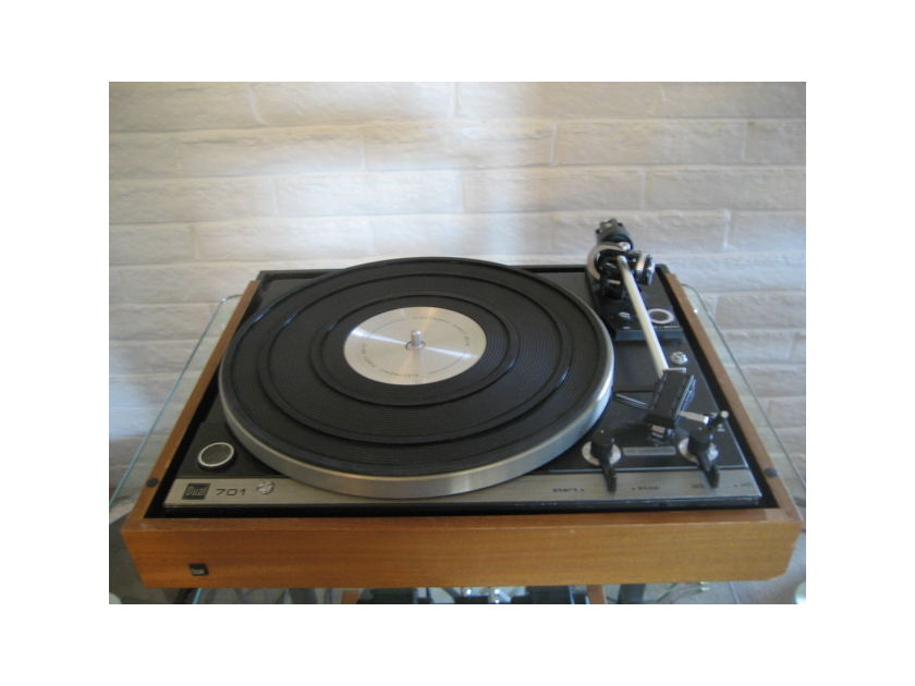 Dual  701 Turntable better than Thorens ?