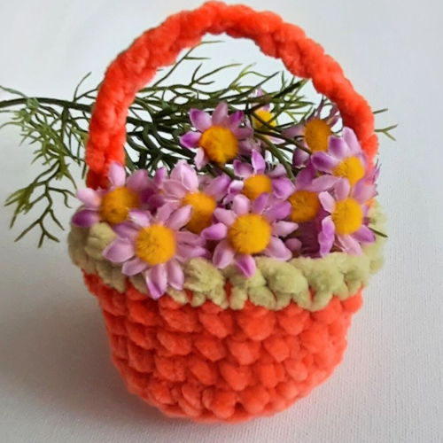 Padrão fácil de crochê de mini cesta de Páscoa