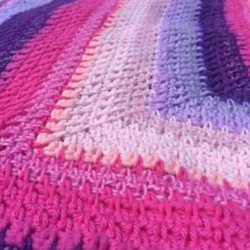 Shawl crocheted with 5 types of Yarn and Colors.