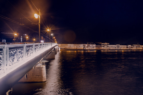 (H.S) Ночная прогулка под разводными мостами по рекам и каналам Петербурга 