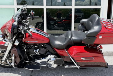 2019 HARLEY-DAVIDSON FLHTK ULTRA LIMITED motorcycle for rent near Golf, FL