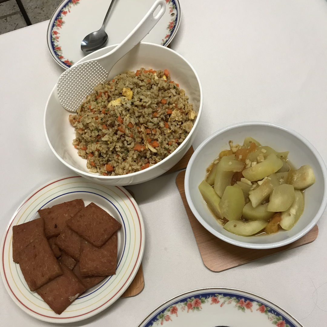 Egg fried rice, chicken luncheon meat & water gourd. Such a delicious dinner!! 😁👍🏻