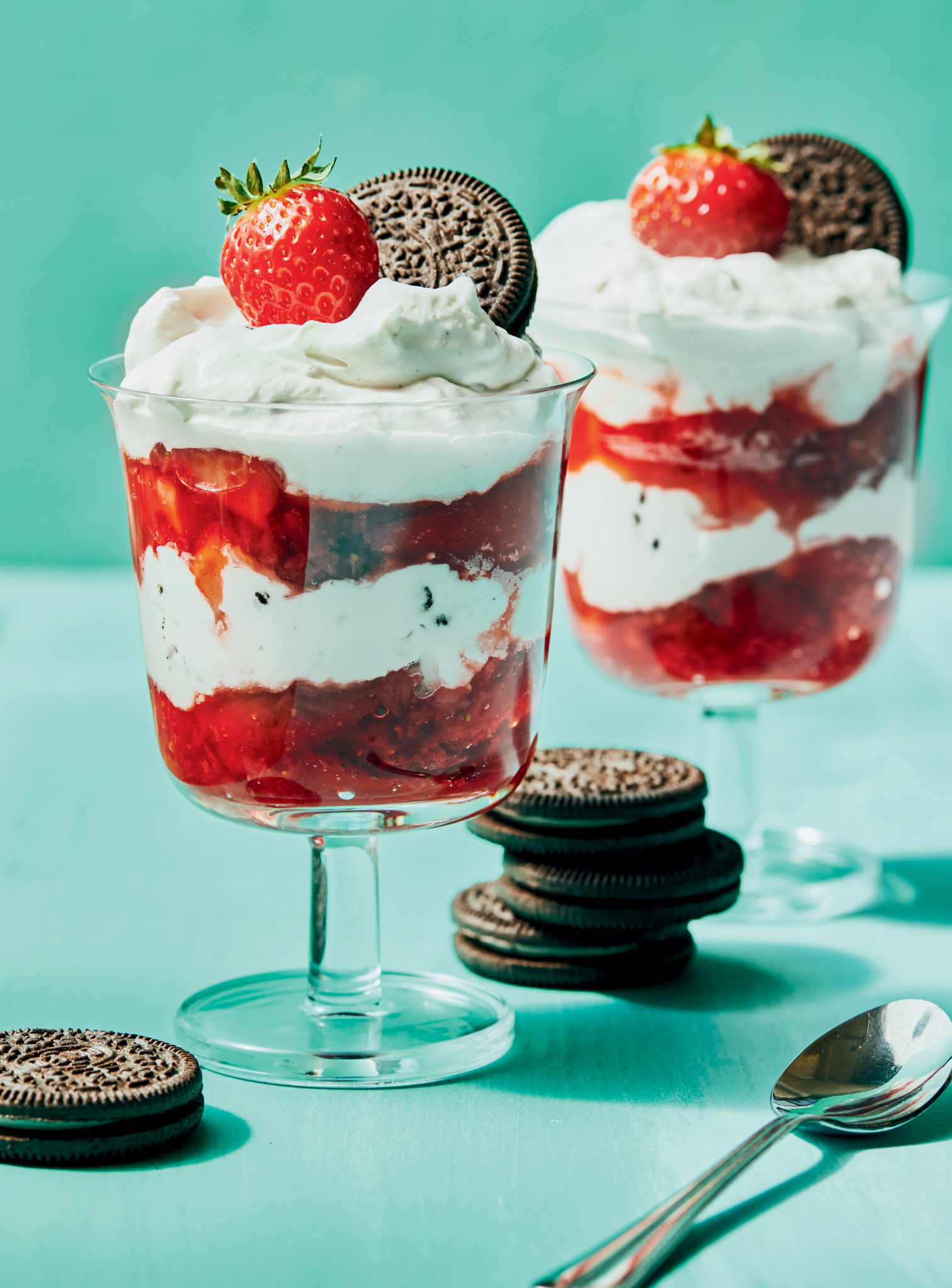 Strawberry and Cookies-and-Cream Cups | RICARDO