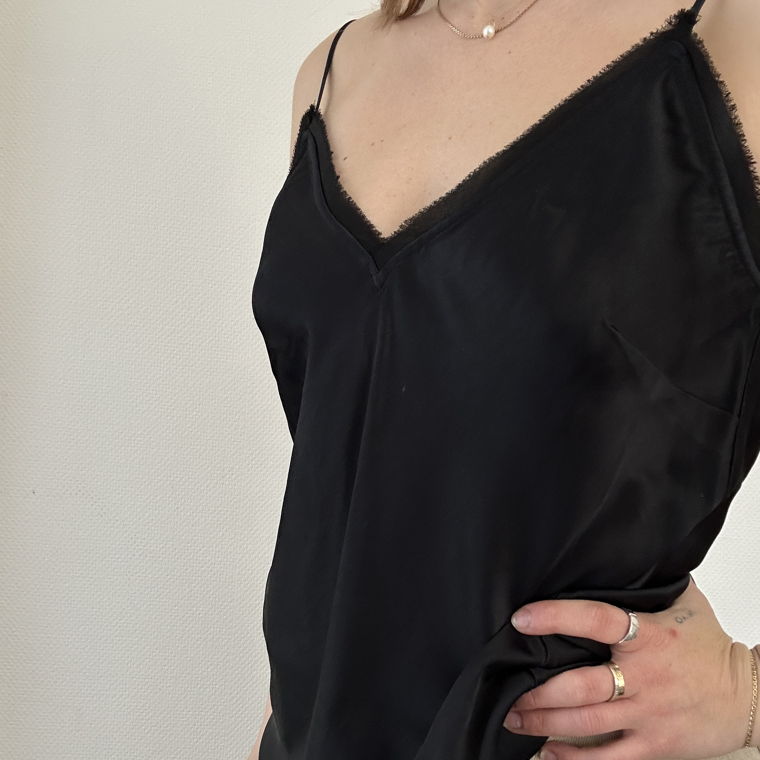 FRAME SILK TANK WITH DETAILED EDGE